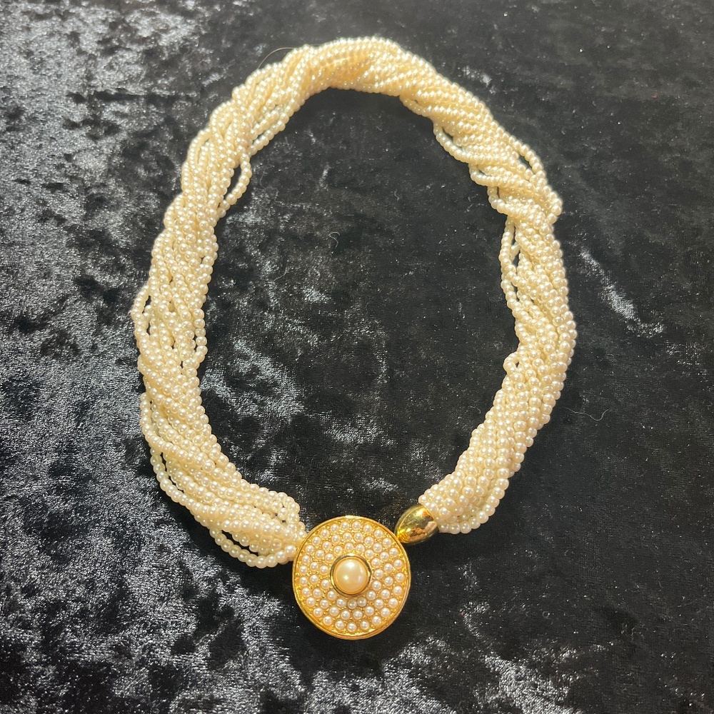 Original GIVENCHY small pearls necklace